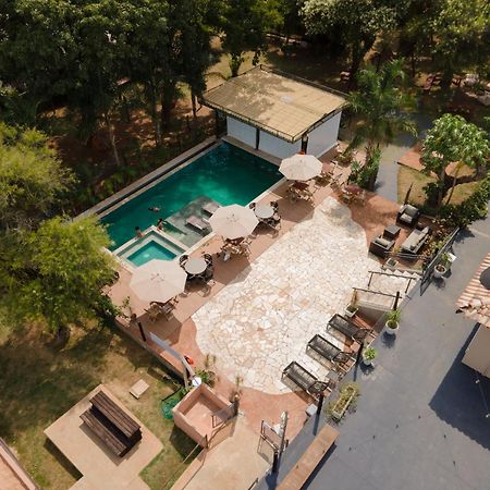 The Garden Hotel Bonito  Bagian luar foto