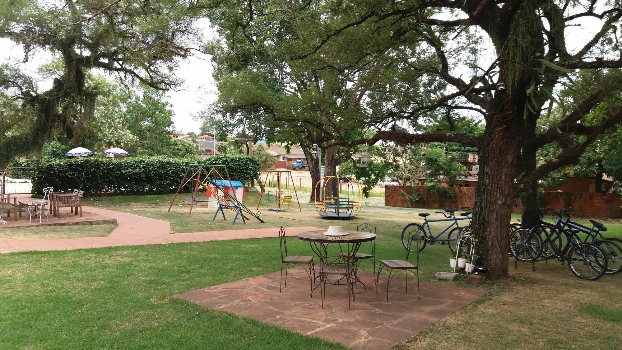 The Garden Hotel Bonito  Bagian luar foto