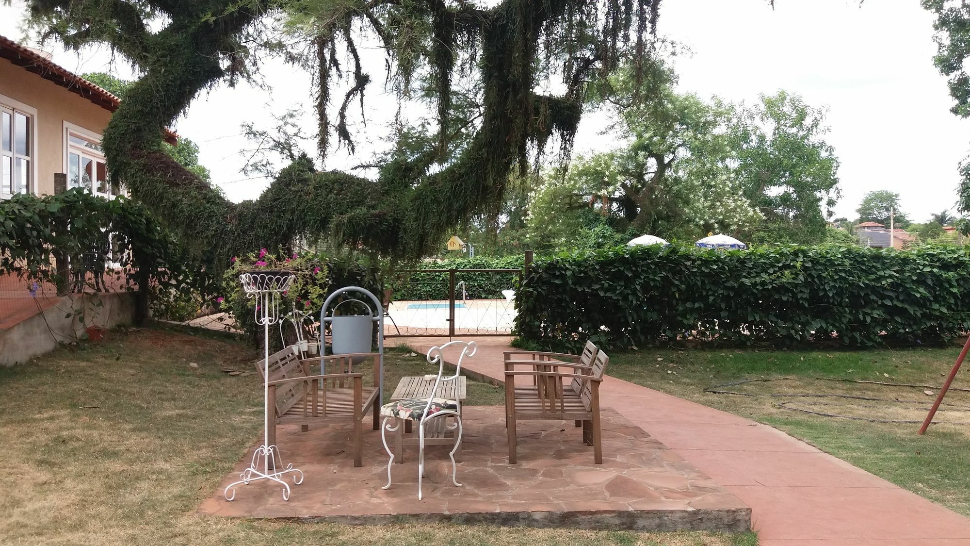 The Garden Hotel Bonito  Bagian luar foto