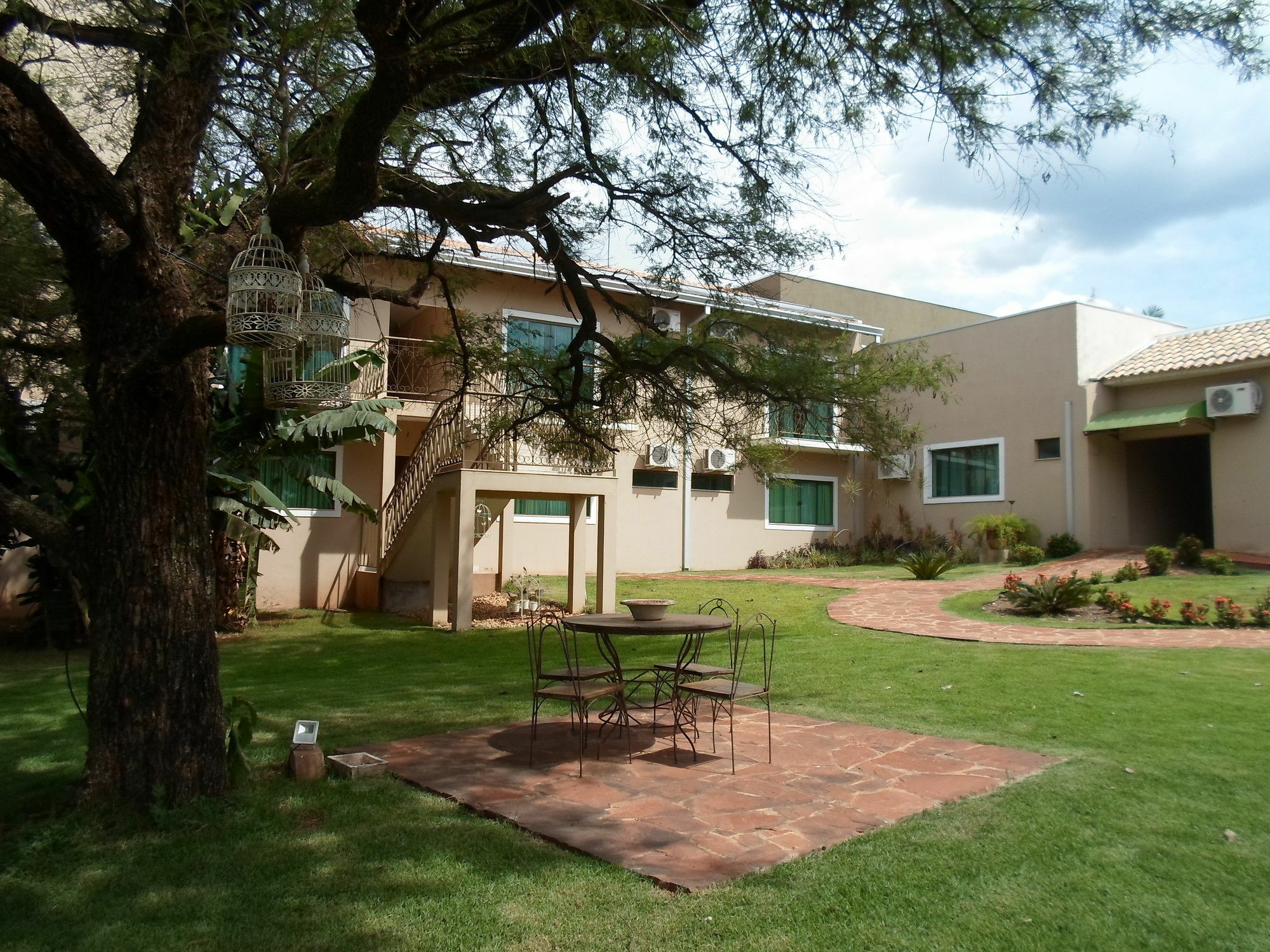 The Garden Hotel Bonito  Bagian luar foto