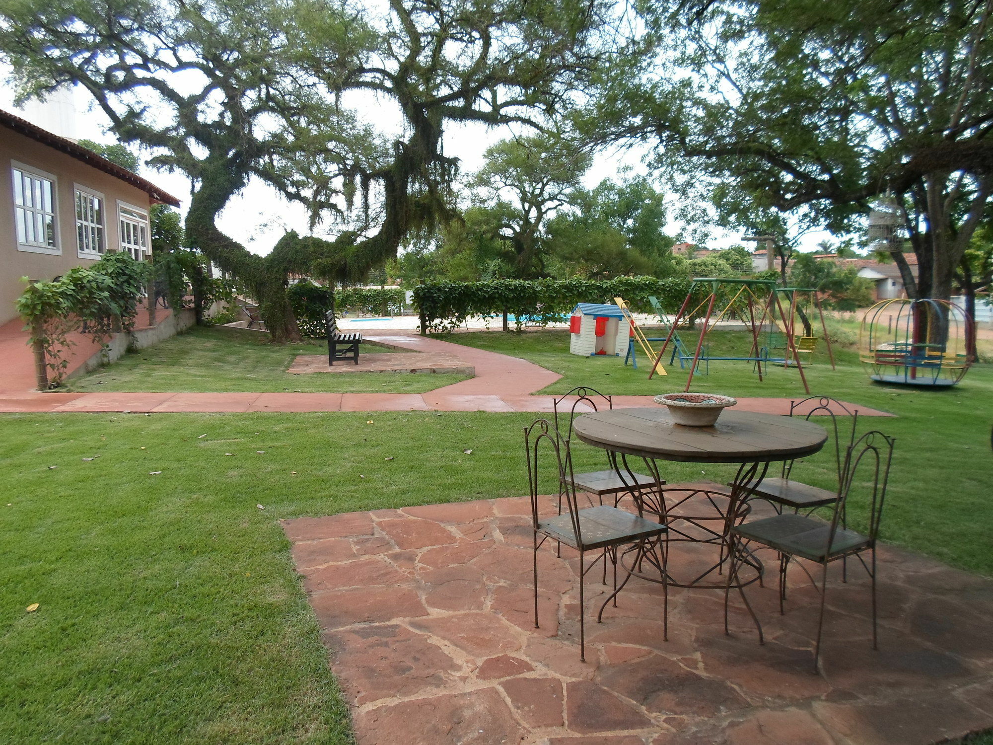 The Garden Hotel Bonito  Bagian luar foto